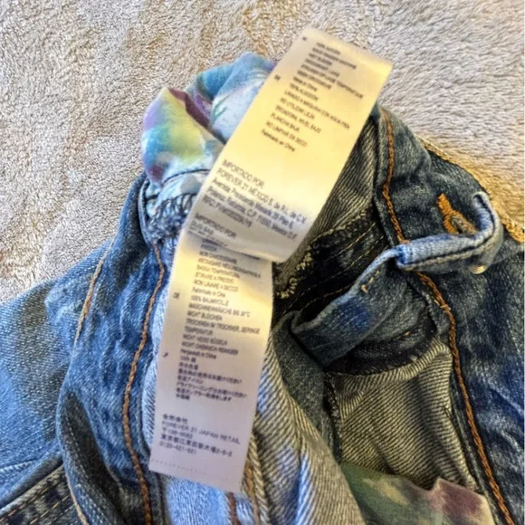 Forever 21 distressed blue jean shorts Size 30 - Picture 4 of 7